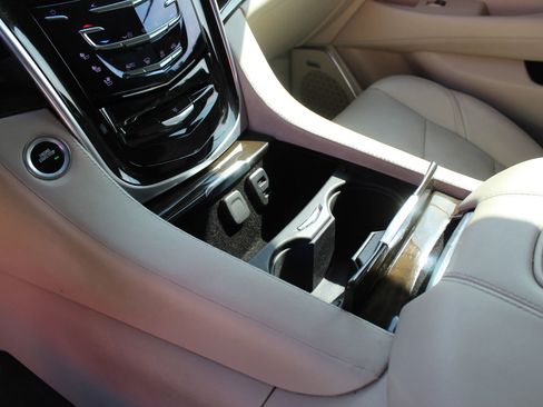 Used 2019 Cadillac Escalade Premium Luxury image 17