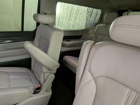 Certified 2022 Jeep Wagoneer Series II w/ Premium Group I AWD/4WD image 40