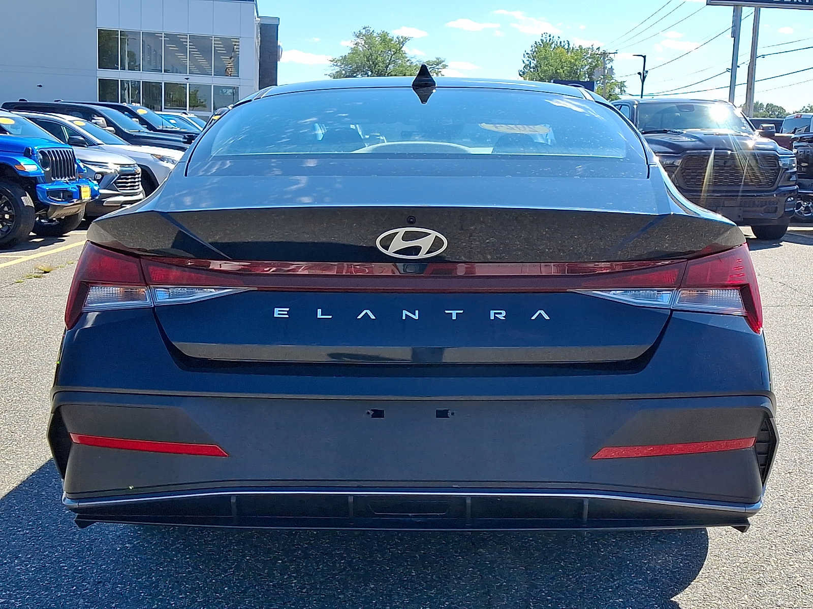 Used 2024 Hyundai Elantra SEL FWD image 5