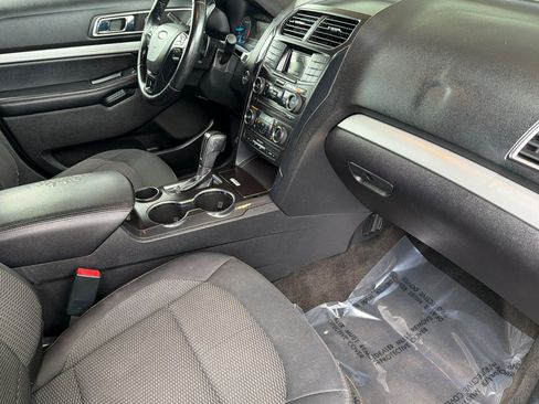 Used 2017 Ford Explorer XLT FWD image 19