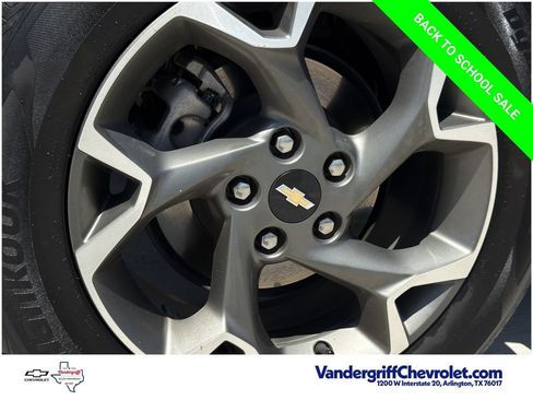 Used 2025 Chevrolet Trax LT w/ LT Convenience Package FWD image 9
