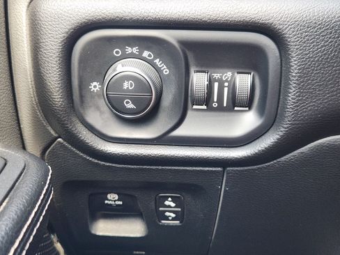 Used 2025 RAM 1500 Laramie AWD/4WD image 23