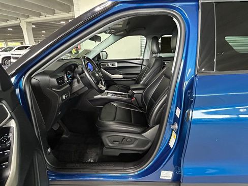 Used 2021 Ford Explorer XLT w/ Equipment Group 202A image 7