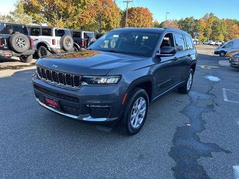 Used 2022 Jeep Grand Cherokee L Limited image 3