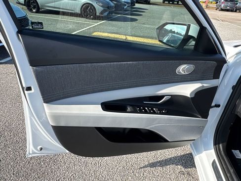 New 2026 Hyundai Elantra Limited image 10