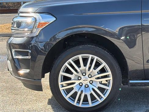 Used 2024 Ford Expedition Limited image 5