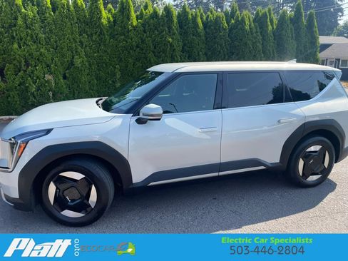 Used 2024 Kia EV9 Light Long Range RWD image 4