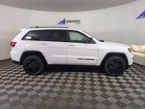 Used 2018 Jeep Grand Cherokee Laredo AWD/4WD image 6