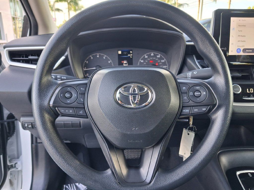 Used 2025 Toyota Corolla LE FWD image 18