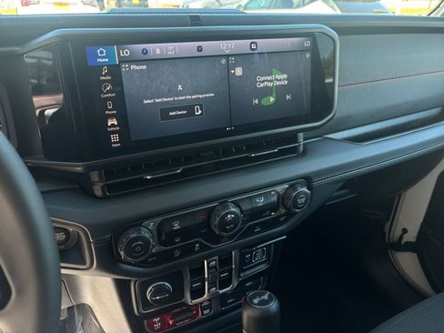 Used 2025 Jeep Wrangler Unlimited Rubicon image 20