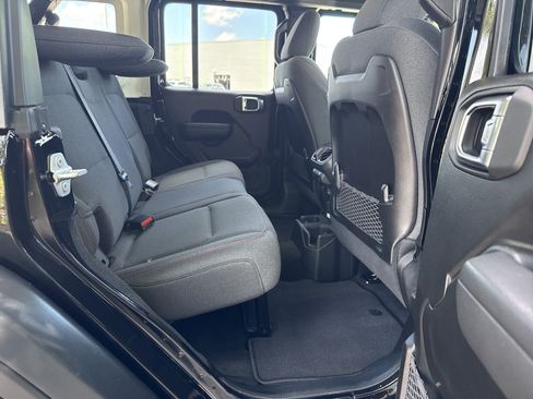 Used 2026 Jeep Wrangler Unlimited Rubicon AWD/4WD image 17