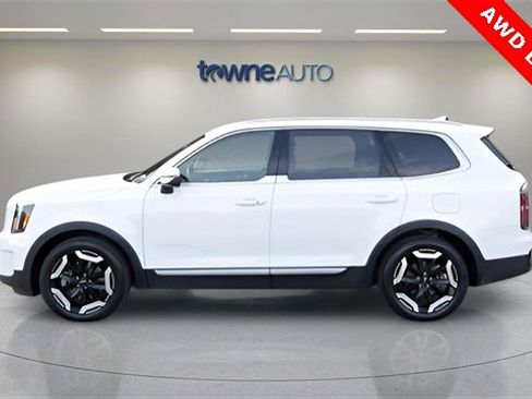 Used 2024 Kia Telluride EX image 2