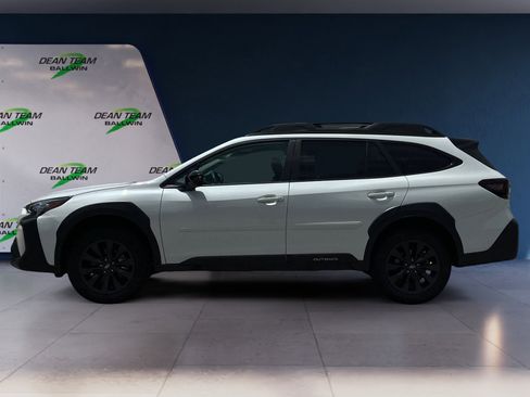 Used 2025 Subaru Outback Onyx Edition image 4