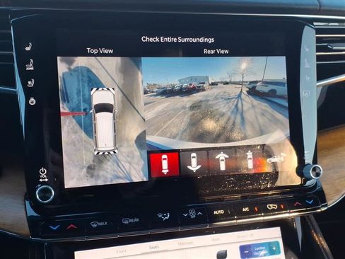 Used 2022 Jeep Grand Wagoneer Series III image 17