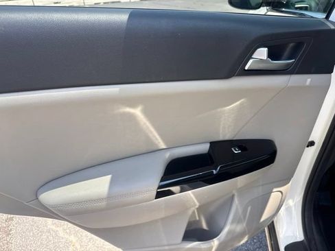 Used 2020 Kia Sportage S w/ Option Group 020 FWD image 22