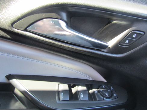 Used 2026 Chevrolet Trax LT FWD image 16