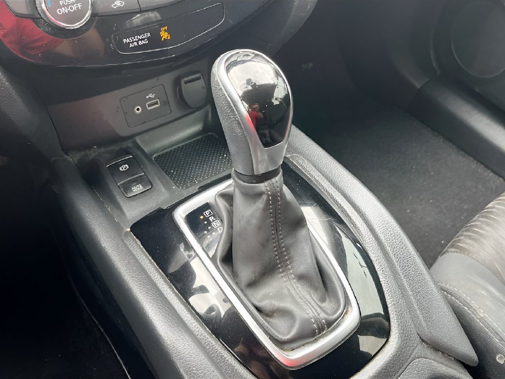 Used 2019 Nissan Rogue SV w/ Premium Package FWD image 17