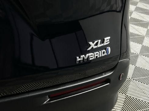 Used 2024 Toyota Sienna XLE image 11