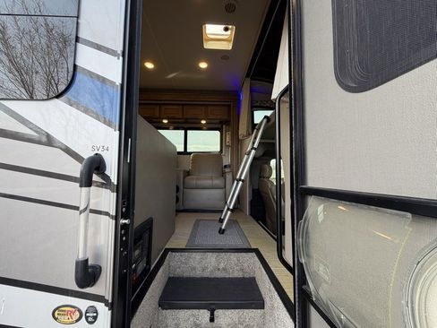 Used 2021 Ford F550 4x4 Regular Cab Super Duty w/ XLT Value Package image 37