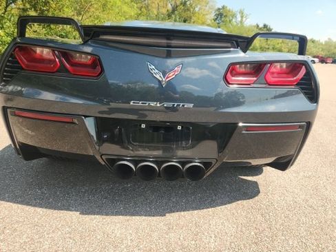 Used 2019 Chevrolet Corvette Stingray Coupe w/ 1LT RWD image 13