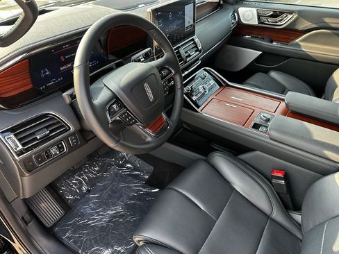 Used 2024 Lincoln Navigator Reserve image 11