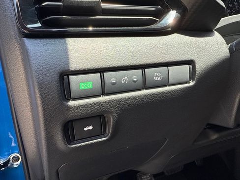 Used 2025 Nissan Sentra SR FWD image 24
