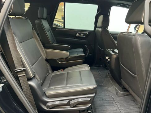 Used 2023 GMC Yukon SLT w/ SLT Premium Package image 14