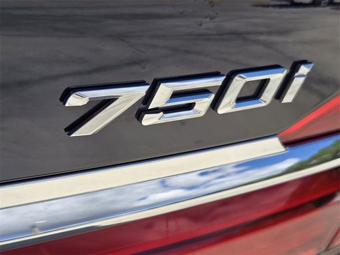 Used 2019 BMW 750i xDrive w/ Executive Package image 14