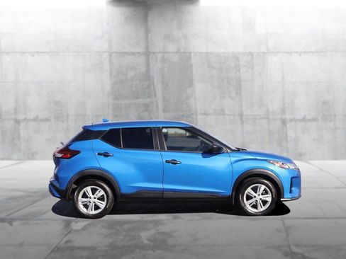Used 2022 Nissan Kicks S image 5