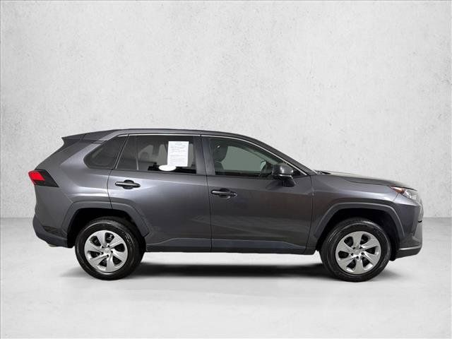Used 2022 Toyota RAV4 LE FWD image 2