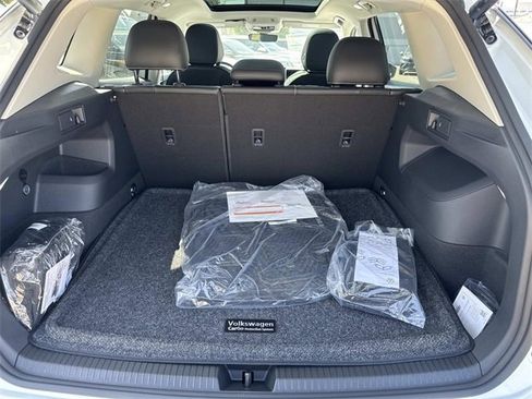 New 2025 Volkswagen Tiguan SE image 7