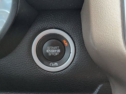Used 2020 RAM 1500 Laramie AWD/4WD image 23