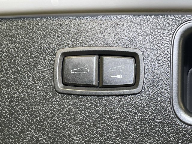 Certified 2023 Porsche Macan S AWD/4WD image 21