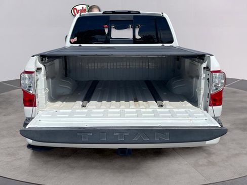 Used 2021 Nissan Titan SV w/ SV Convenience Package RWD image 26