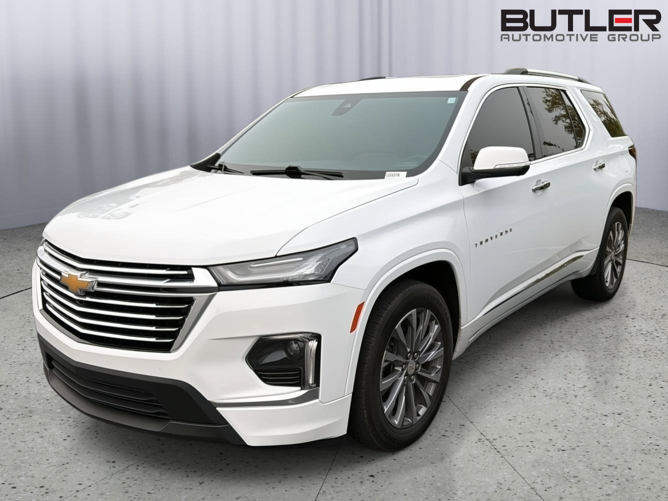 Used 2023 Chevrolet Traverse Premier FWD image 1