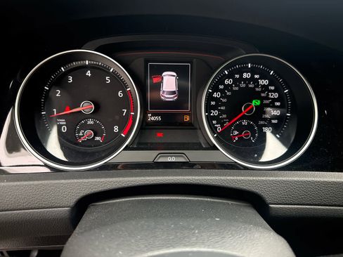 Used 2021 Volkswagen GTI Autobahn FWD image 9