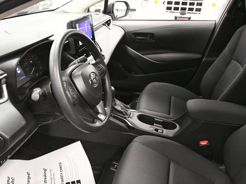 Used 2025 Toyota Corolla LE FWD image 18