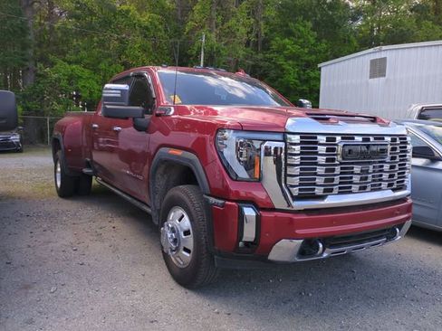 Used 2024 GMC Sierra 3500 Denali w/ Denali Reserve Package AWD/4WD image 4