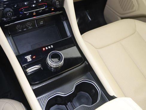 Used 2024 Jeep Grand Cherokee Limited w/ Luxury Tech Group II image 29