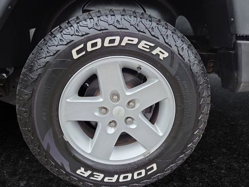Used 2016 Jeep Wrangler Unlimited Sport w/ Quick Order Package 24S AWD/4WD image 19