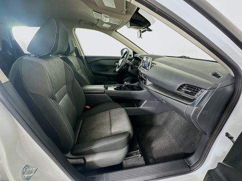 Used 2024 Nissan Rogue SV FWD image 30