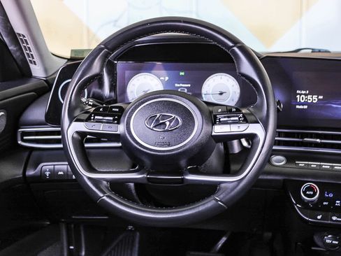 Used 2023 Hyundai Elantra Limited image 15