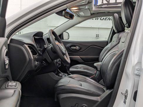 Used 2022 Jeep Cherokee Limited image 3