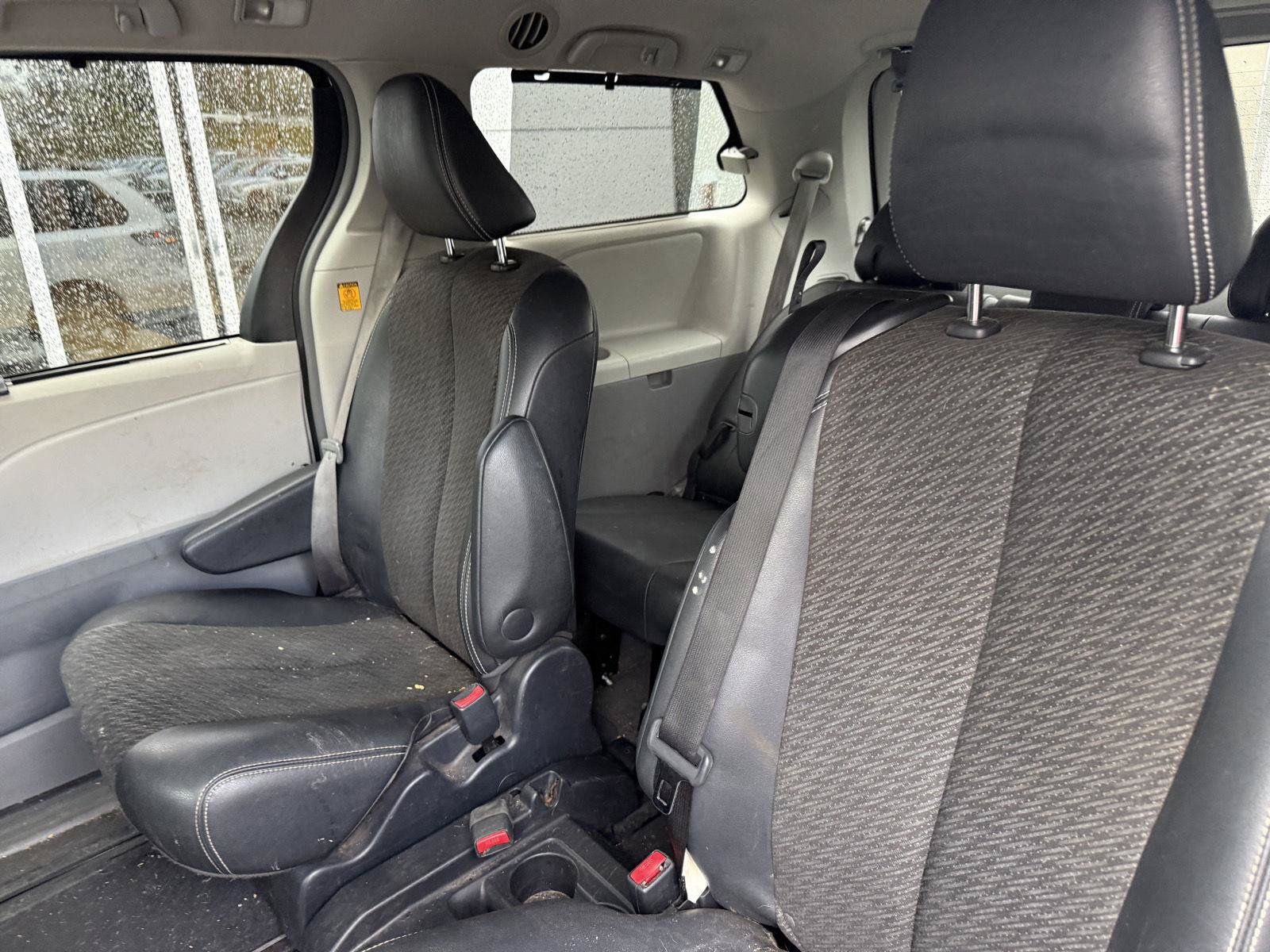 Used 2011 Toyota Sienna SE w/ Preferred Pkg FWD image 14