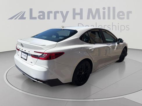 Used 2025 Toyota Camry SE FWD image 5