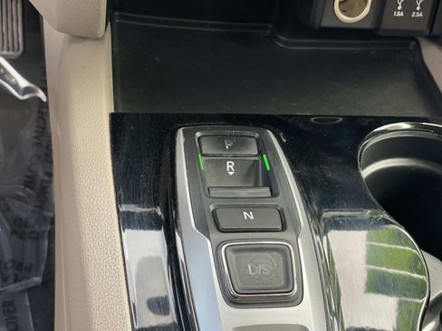 Used 2016 Honda Pilot Touring image 13