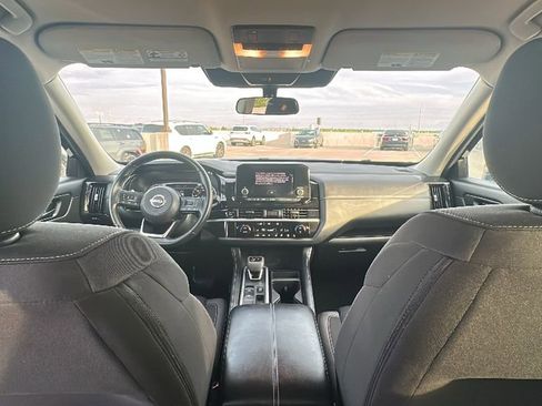 Used 2025 Nissan Pathfinder SV FWD image 28