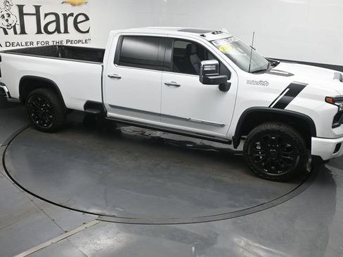 Used 2025 Chevrolet Silverado 2500 High Country w/ High Country Premium Package AWD/4WD image 35