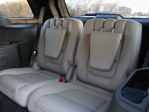 Used 2013 Ford Explorer XLT image 28