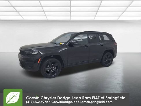 Used 2023 Jeep Grand Cherokee Altitude image 7